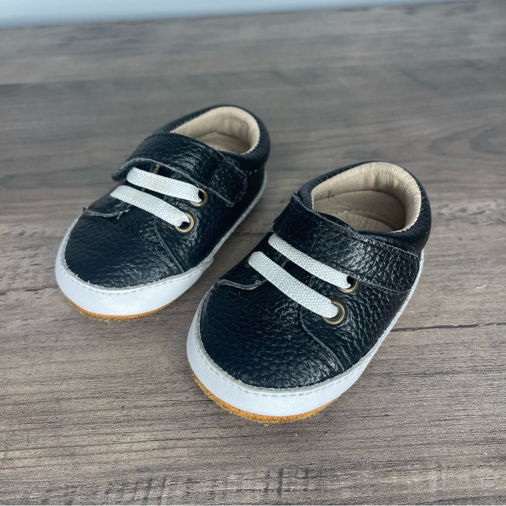 Infant boys size‎ 0-3 months black leather Monkey Feet sneakers tennis shoes